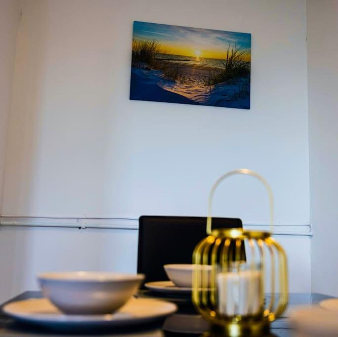2 Bedrooms -Parking-Very Spacious-Wifi London Exterior photo